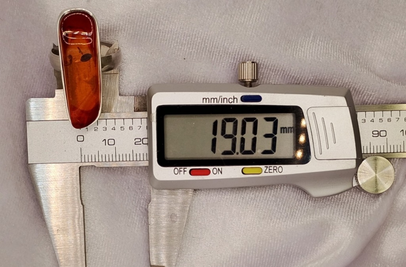 Pierścionek z bursztynem roz./średnica  20/19,03mm