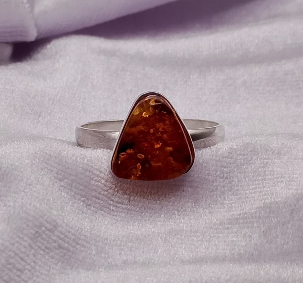 Pierścionek Srebro i Bursztyn roz.24