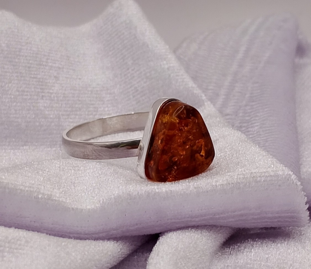 Pierścionek Srebro i Bursztyn roz.24