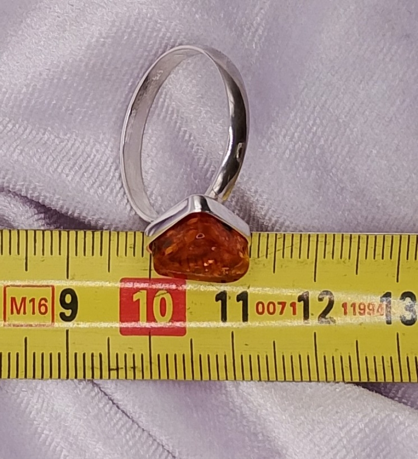 Pierścionek Srebro i Bursztyn roz.24