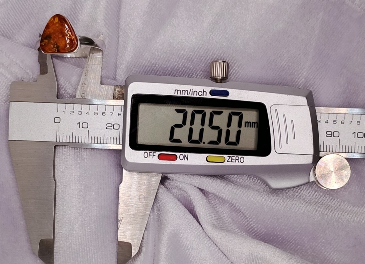 Pierścionek Srebro i Bursztyn roz.24