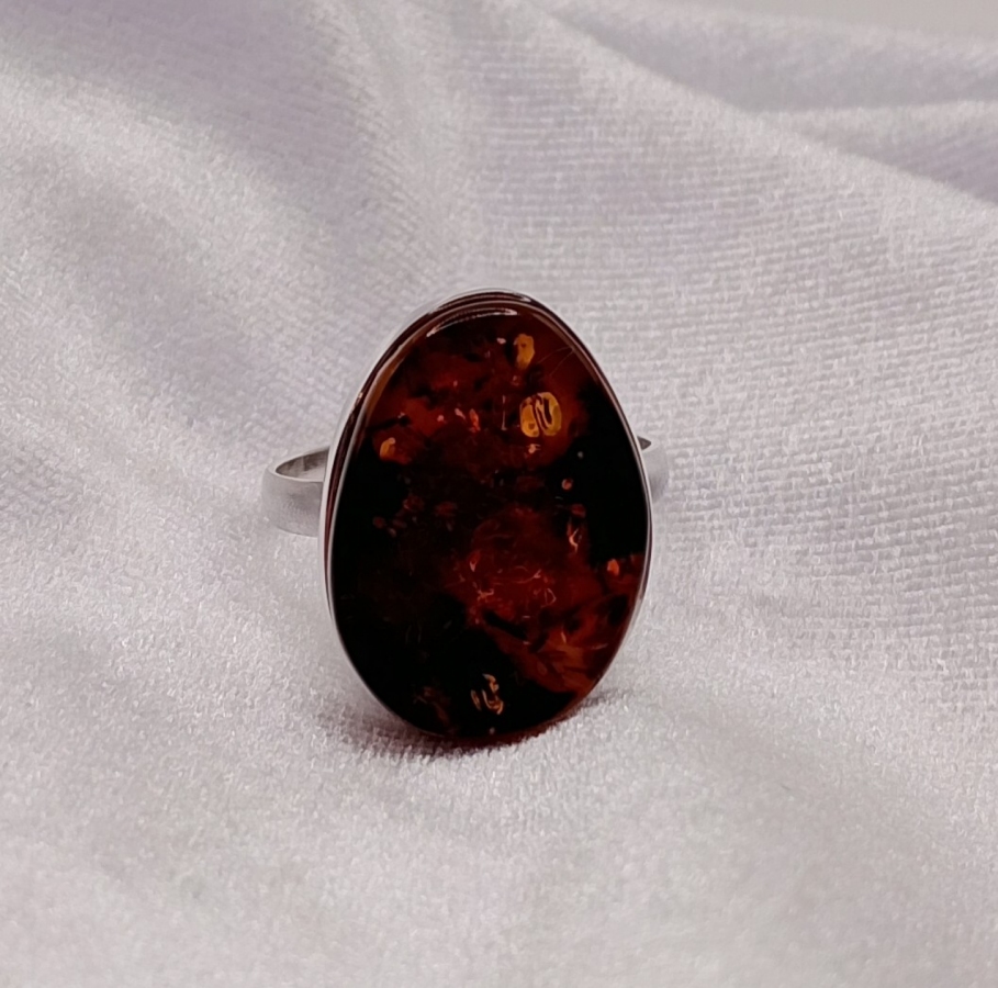 Pierścionek Srebro i Bursztyn roz.24