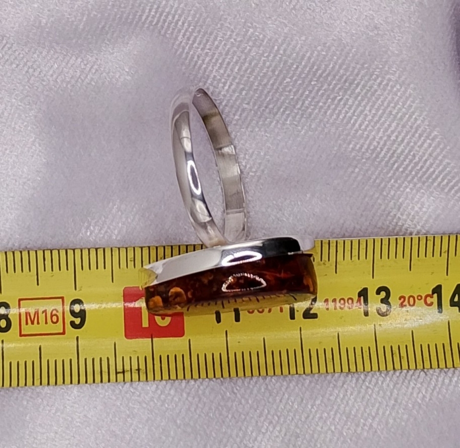 Pierścionek Srebro i Bursztyn roz.24