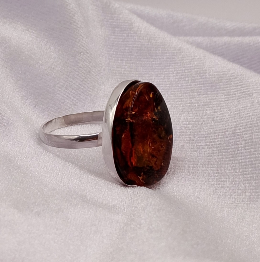 Pierścionek Srebro i Bursztyn roz.24