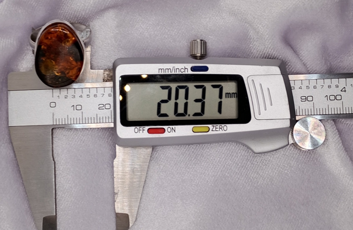 Pierścionek Srebro i Bursztyn roz.24