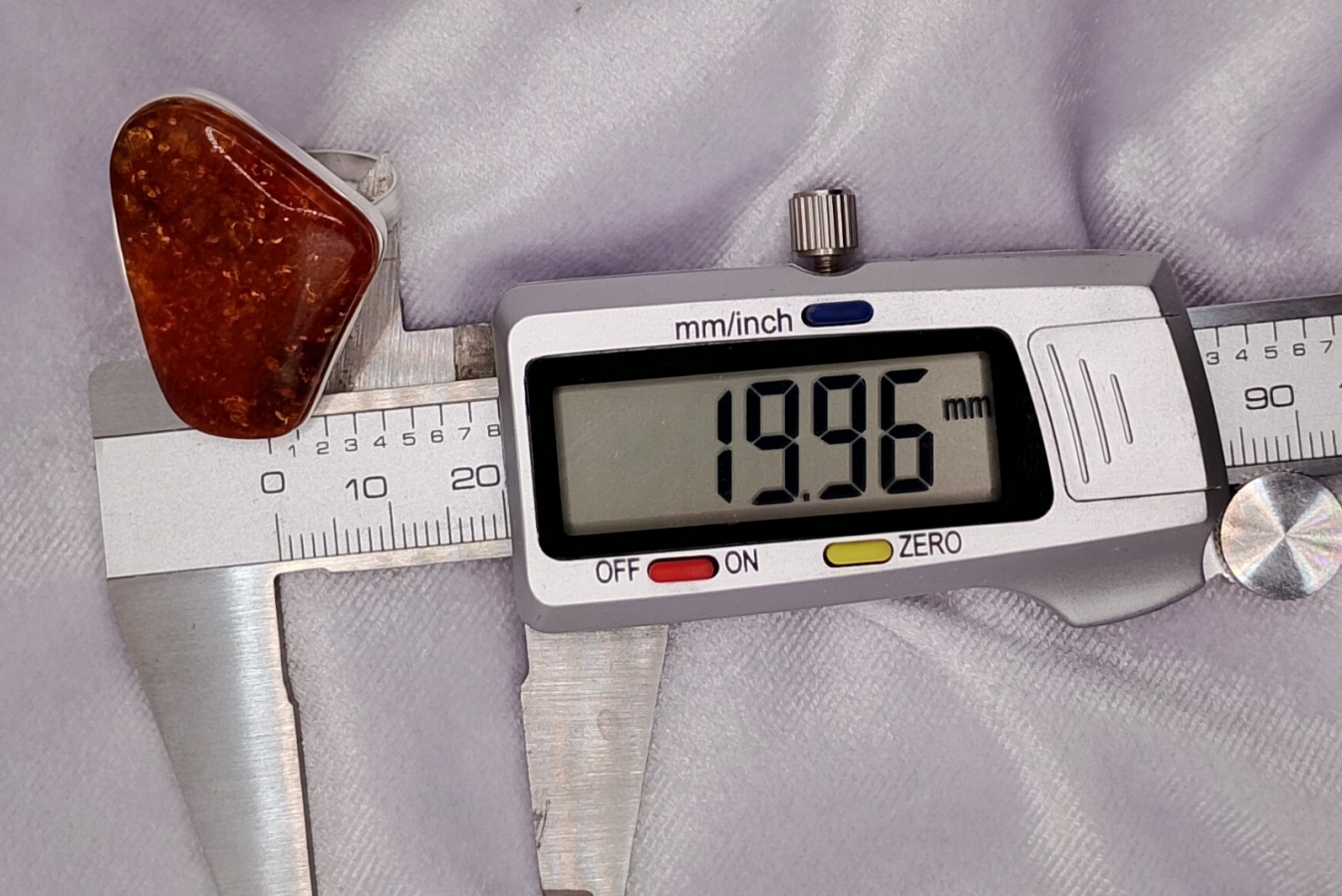 Pierścionek Srebro i Bursztyn roz.23