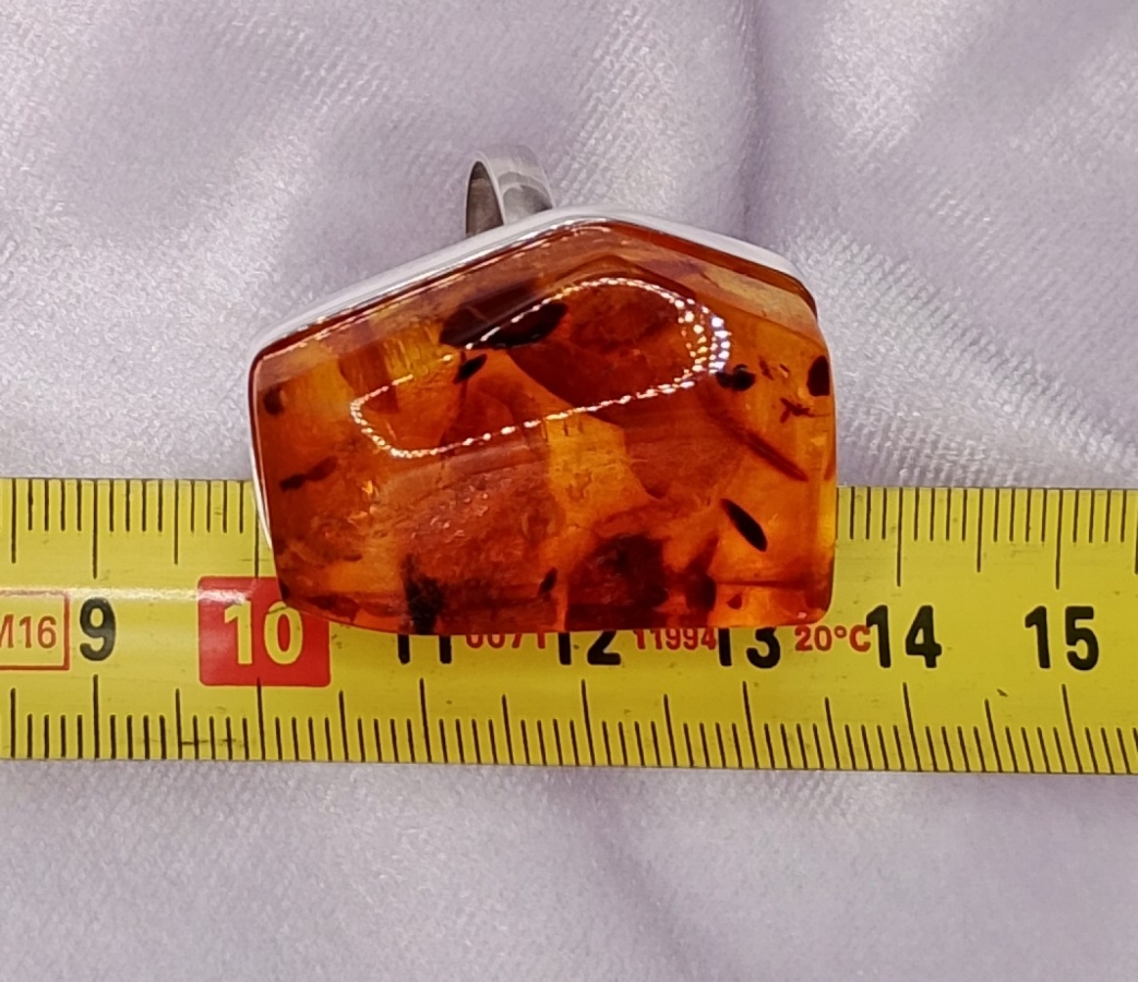 Pierścionek Srebro i Bursztyn roz.24