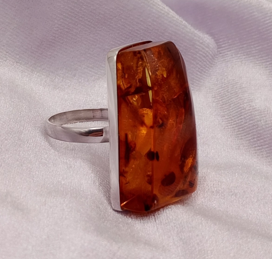 Pierścionek Srebro i Bursztyn roz.24