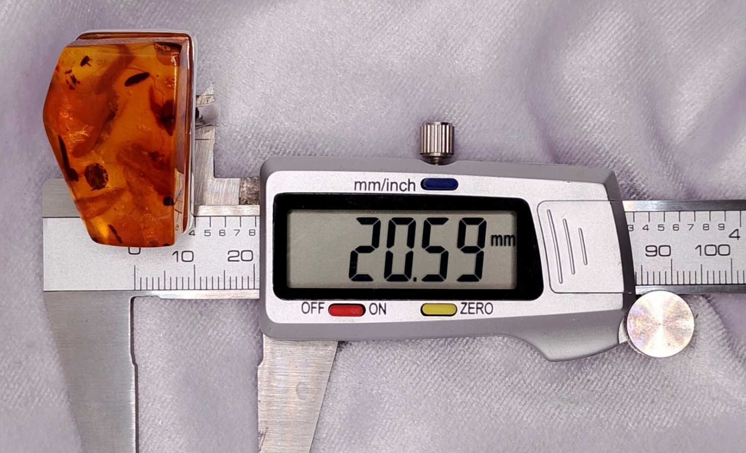 Pierścionek Srebro i Bursztyn roz.24