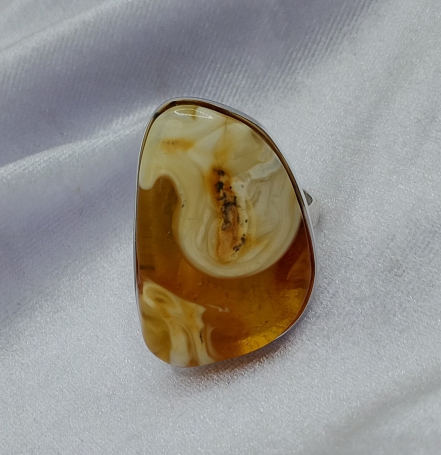 Pierścionek Srebro i Bursztyn roz.28