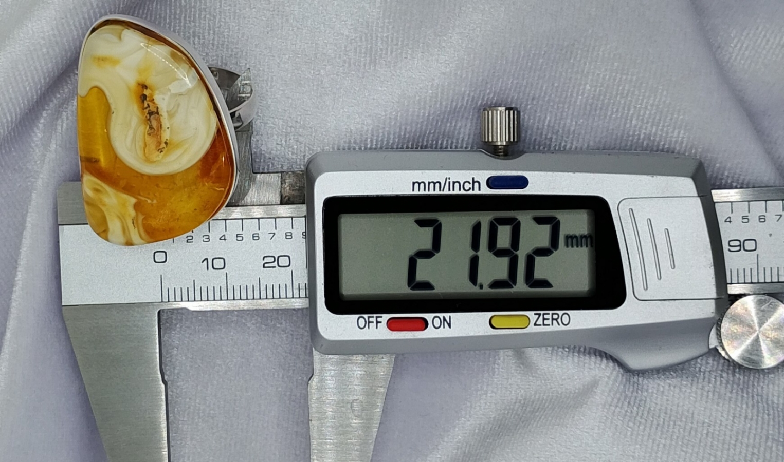 Pierścionek Srebro i Bursztyn roz.28