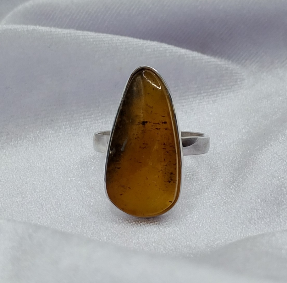 Pierścionek Srebro i Bursztyn roz.25