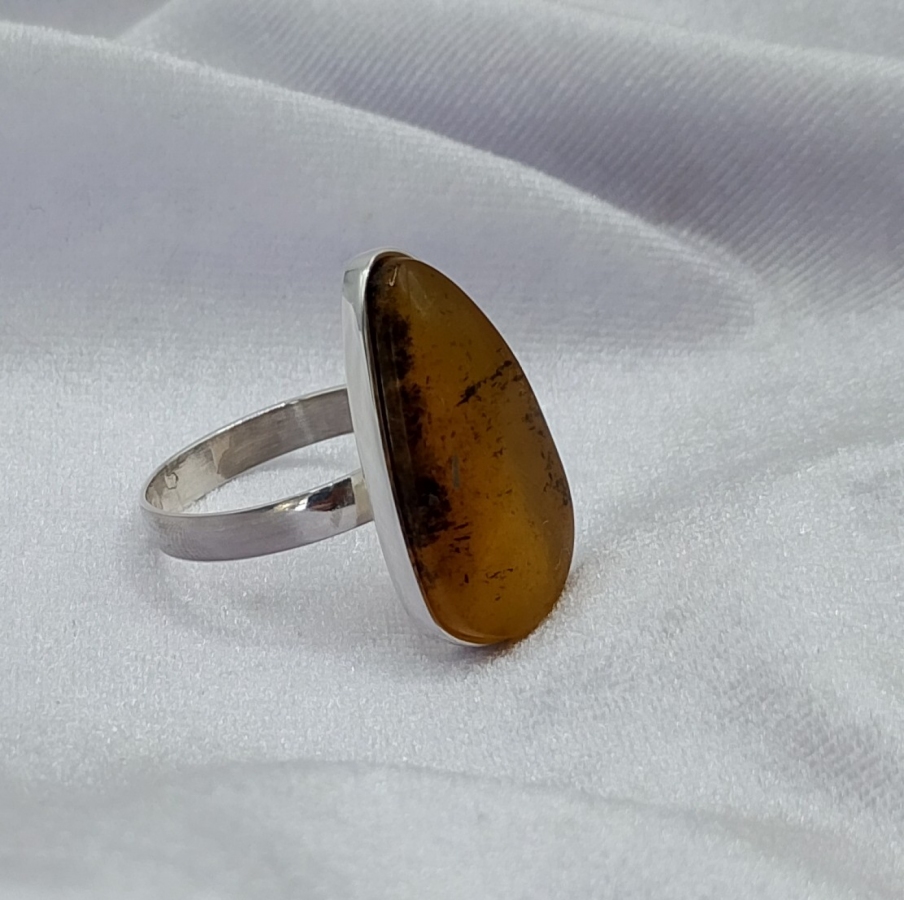 Pierścionek Srebro i Bursztyn roz.25