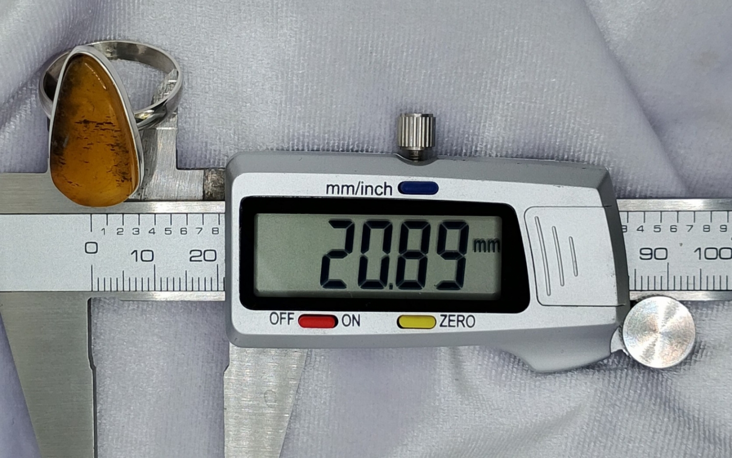 Pierścionek Srebro i Bursztyn roz.25