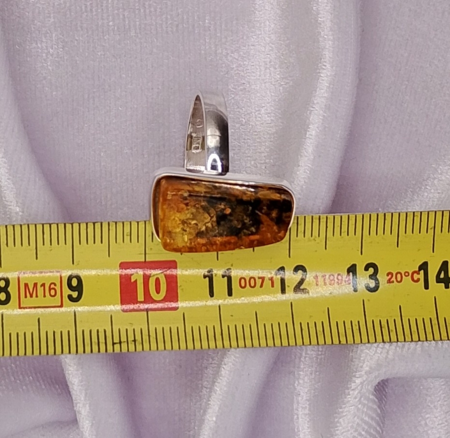 Pierścionek Srebro i Bursztyn roz.25