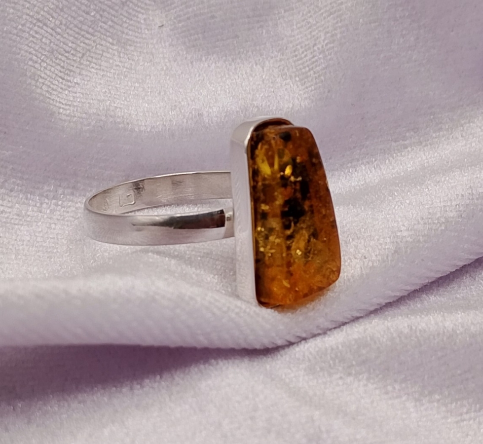 Pierścionek Srebro i Bursztyn roz.25