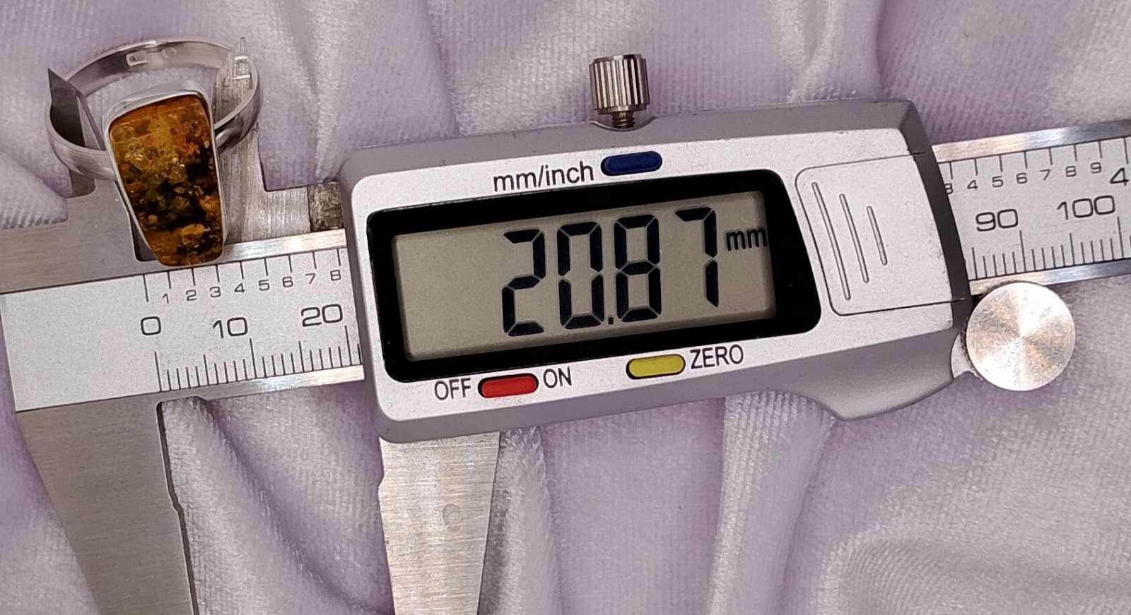 Pierścionek Srebro i Bursztyn roz.25