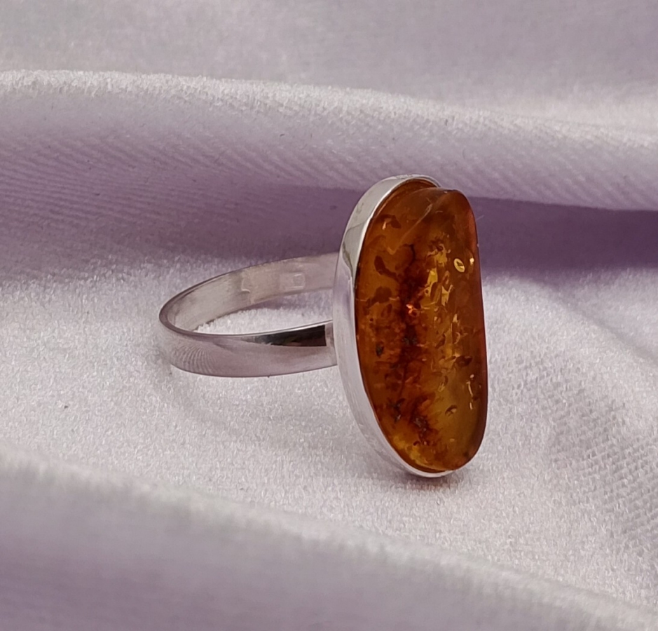 Pierścionek Srebro i Bursztyn roz.25