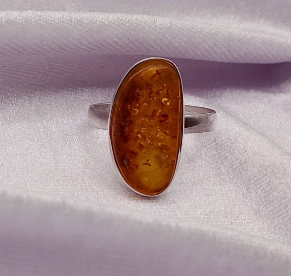 Pierścionek Srebro i Bursztyn roz.25