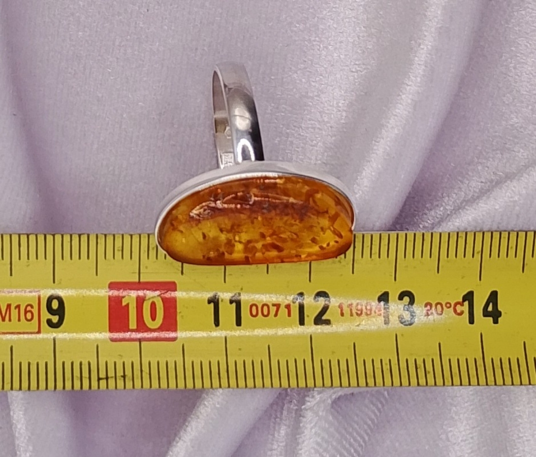 Pierścionek Srebro i Bursztyn roz.25