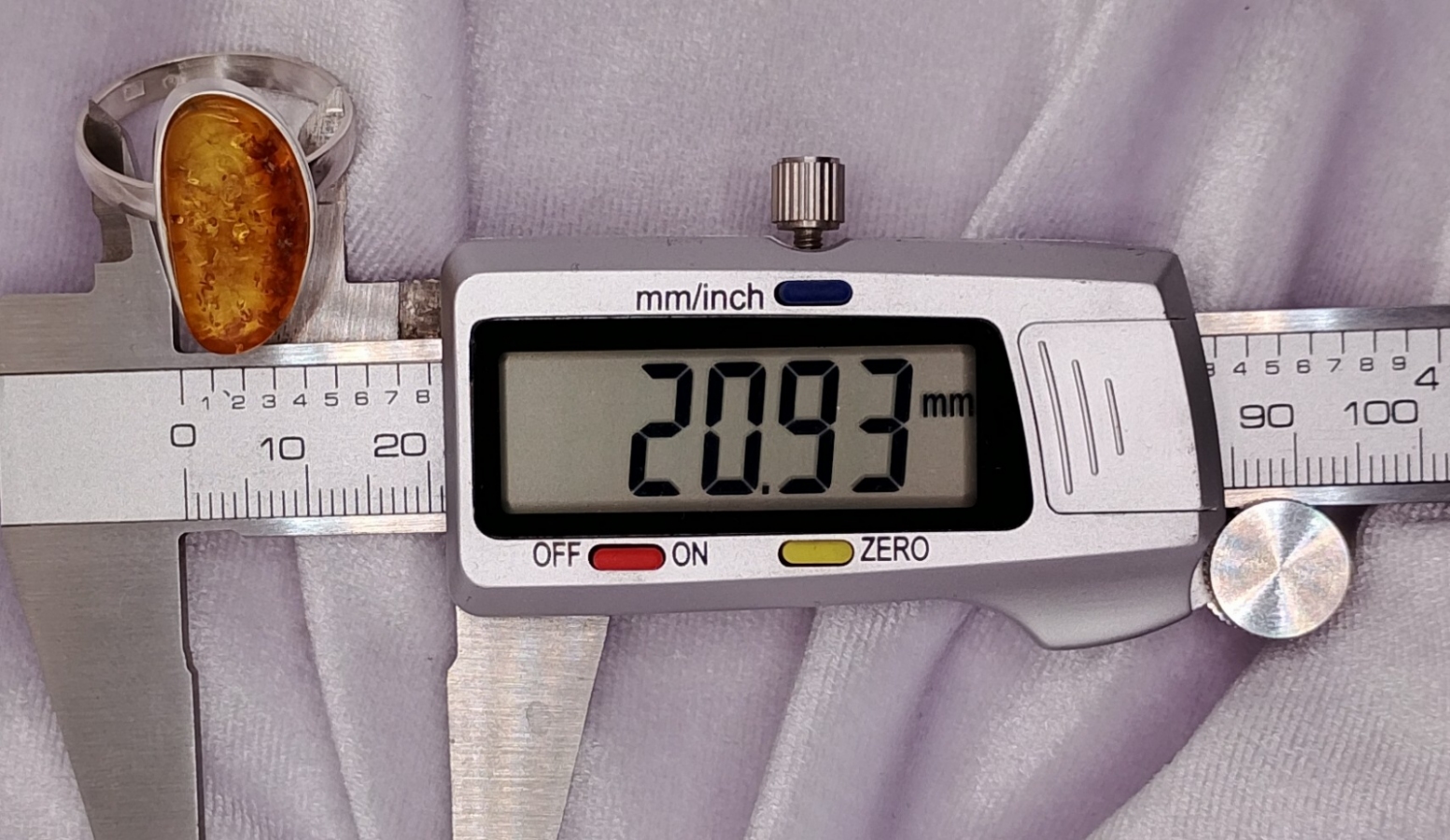 Pierścionek Srebro i Bursztyn roz.25