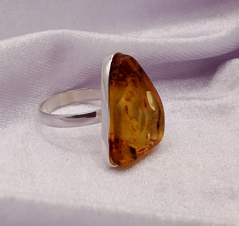 Pierścionek Srebro i Bursztyn roz.26