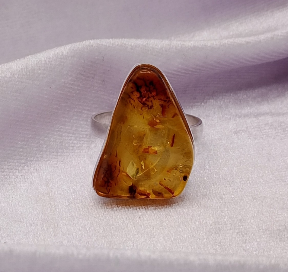 Pierścionek Srebro i Bursztyn roz.26