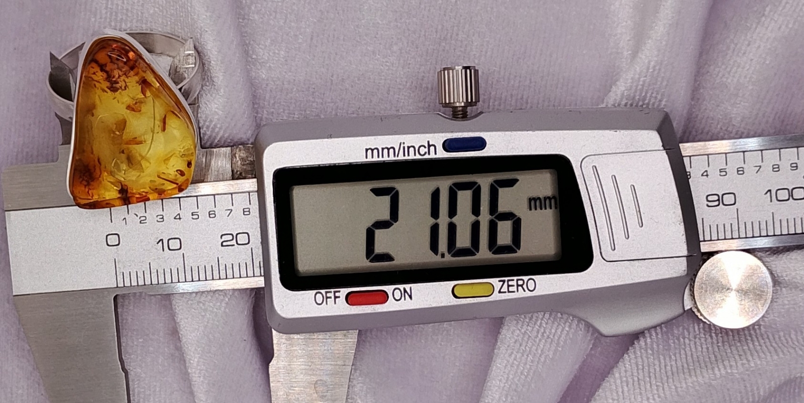 Pierścionek Srebro i Bursztyn roz.26