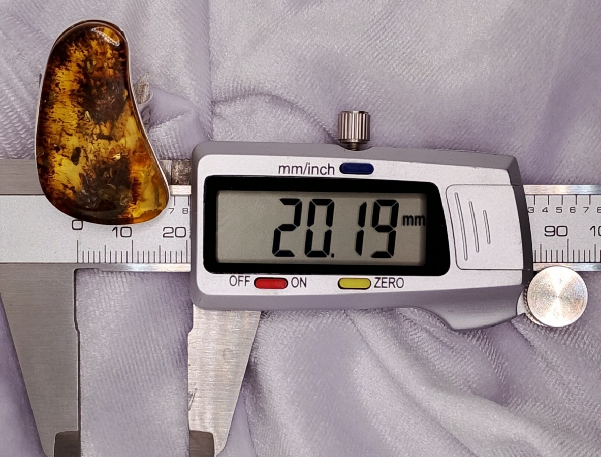 Pierścionek Srebro i Bursztyn roz.23