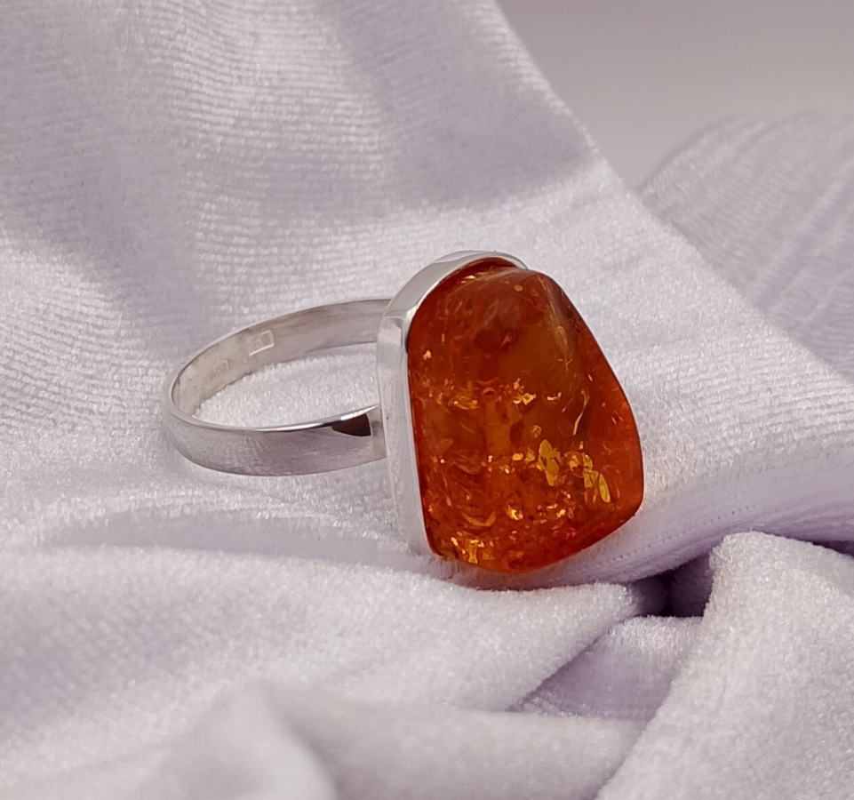Pierścionek Srebro i Bursztyn roz.25