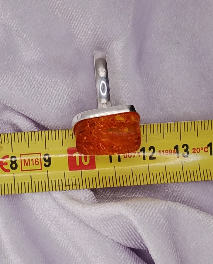 Pierścionek Srebro i Bursztyn roz.25