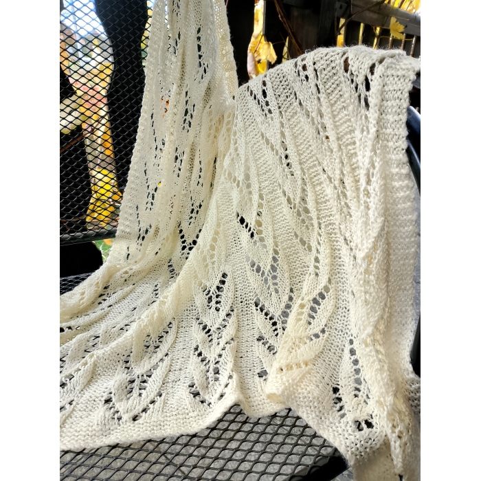 Ażurowy kocyk na drutach