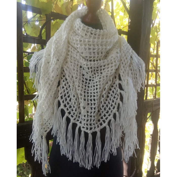 Chusta biała z frędzlami