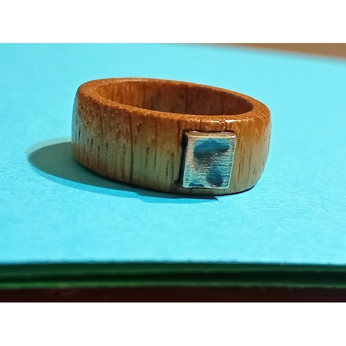 pierścionek trzeci z dębu i srebra