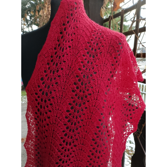 Ażurowy szal na drutach