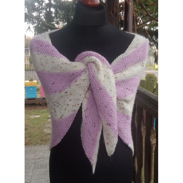 Chusta na drutach różowo kremowa