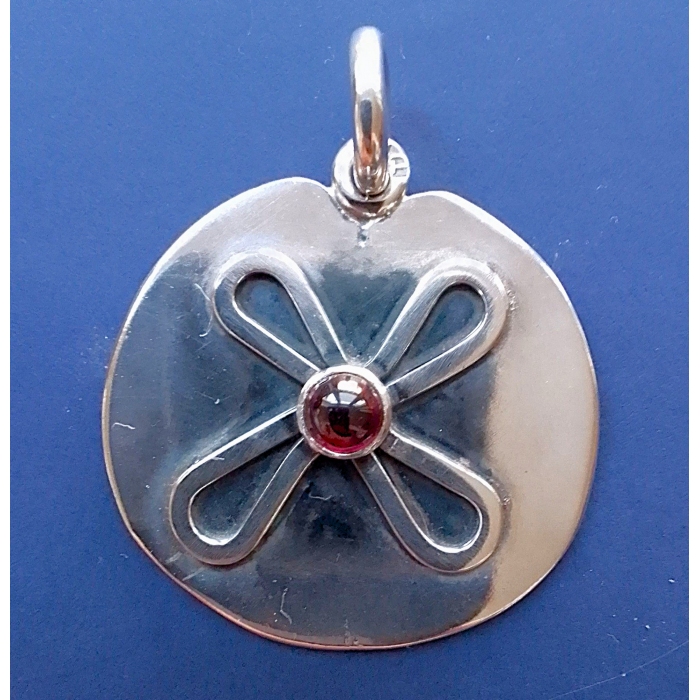 Wisiorek srebrny z rubinem