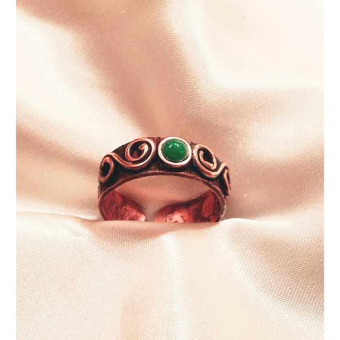 Dziewczęcy pierścionek z jadeitem