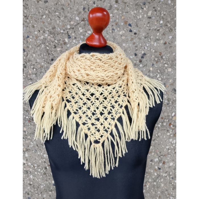 Chusta karmelowa, wzór w kwiaty