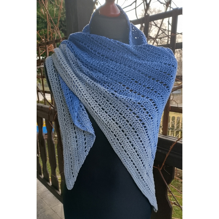 Cieniowana niebieska chusta