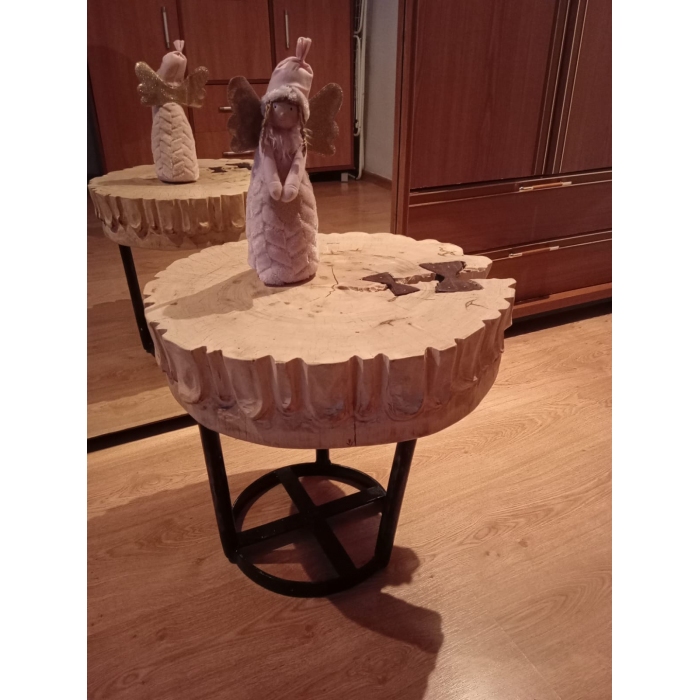 Stolik kawowy rzeźbiony 