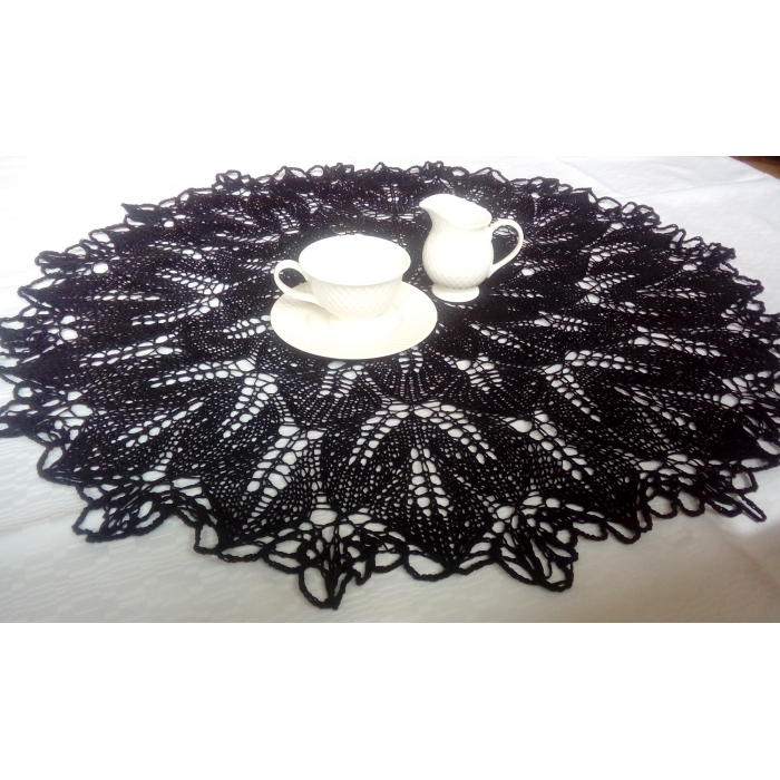 Obrus na drutach, czarny