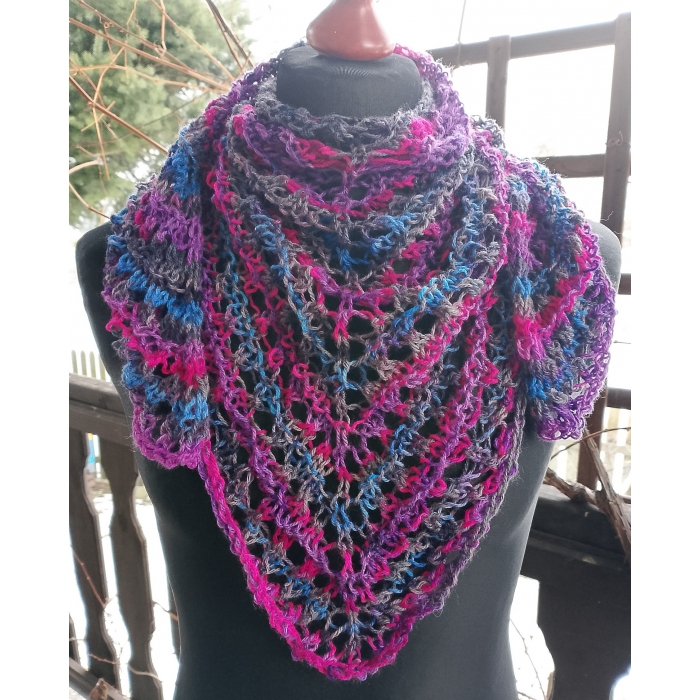 Ażurowa chusta cieniowana, na drutach