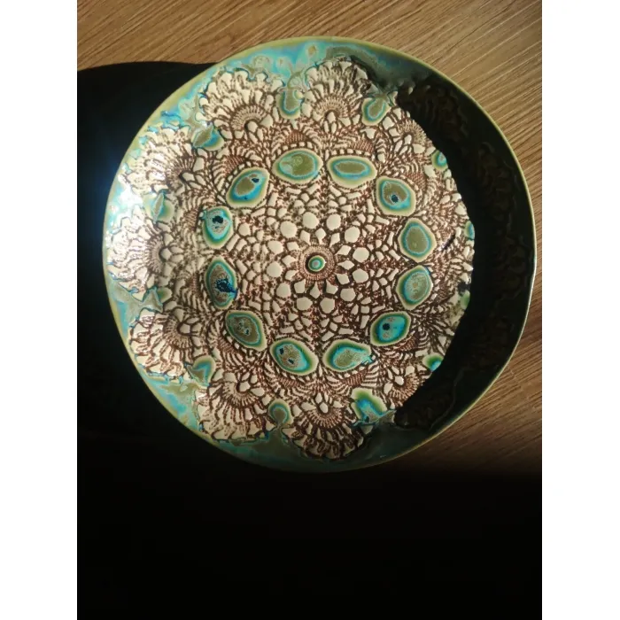 Patera ceramiczna zdobiona motywem koronki