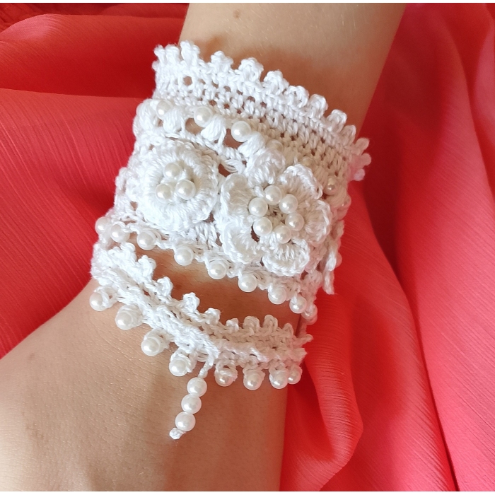 Biała bransoletka BOHO