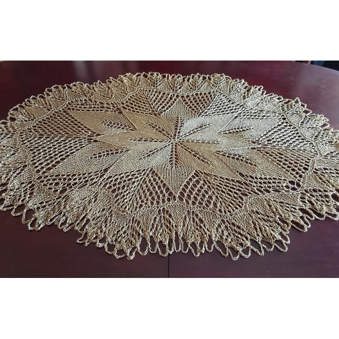 Owalny obrus na drutach w kolorze starego złota