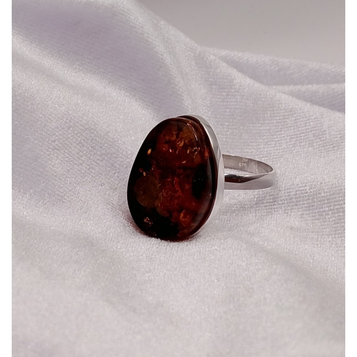 Pierścionek Srebro i Bursztyn roz.24