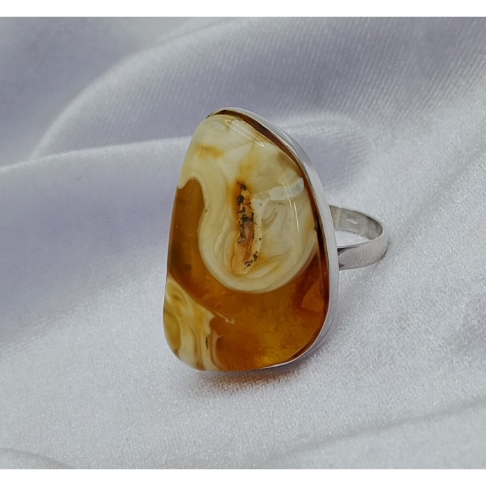 Pierścionek Srebro i Bursztyn roz.28