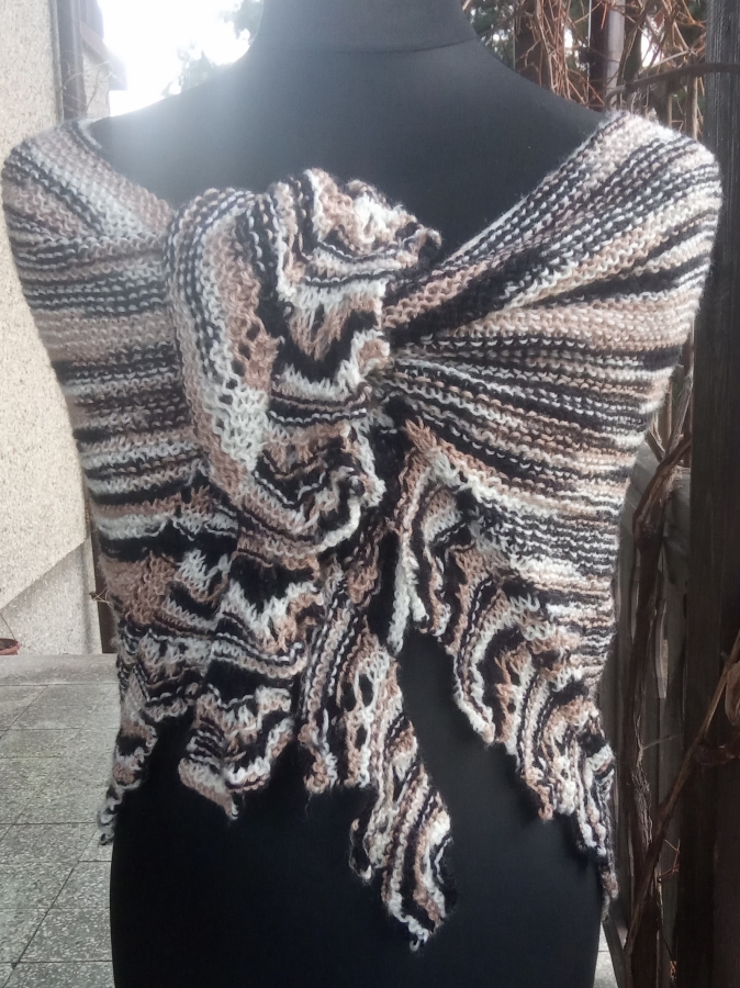 Chusta cieniowana na drutach