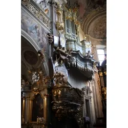 Boczna ściana przy ołtarzu kościoła św. Andrzeja
